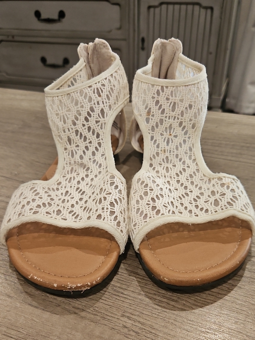 American Eagle Women's Lace Open-Toe Sandals in Cream size 8